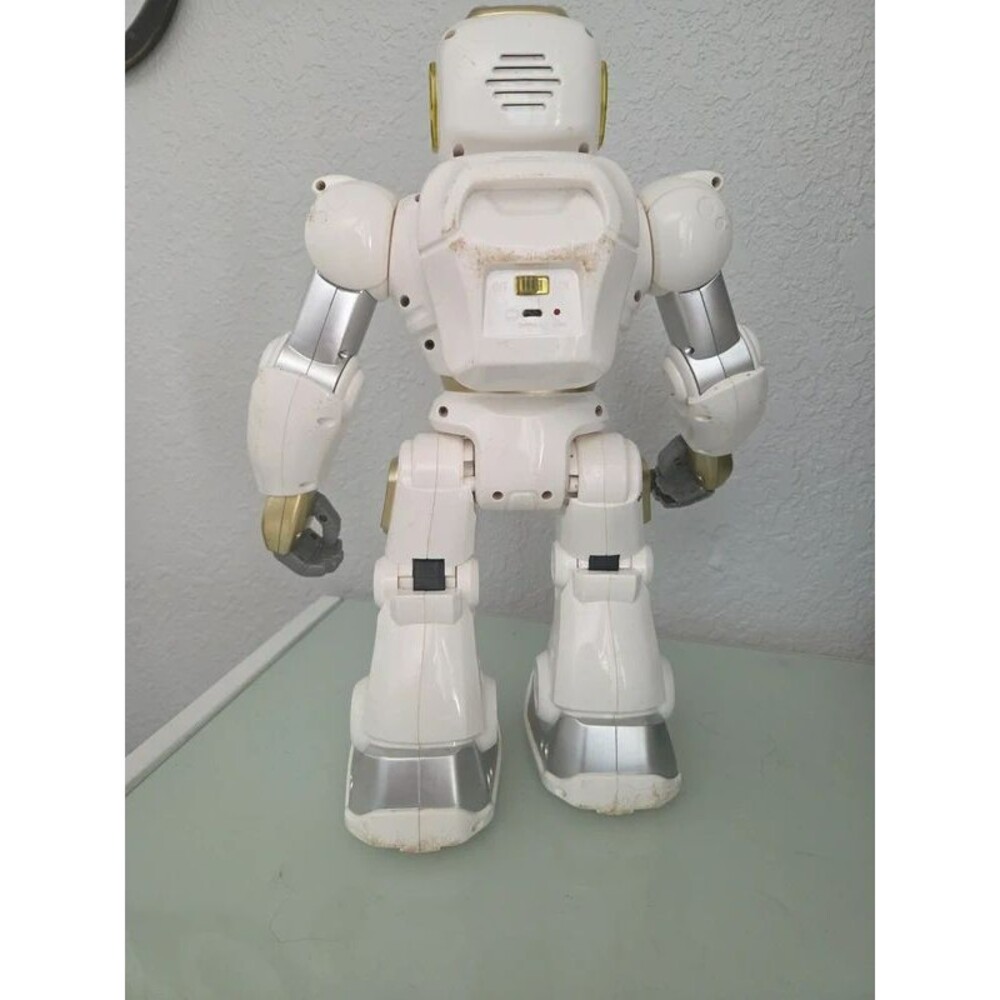 Ruko 1088 Smart Robot, a large interactive toy designed for STEM learning.